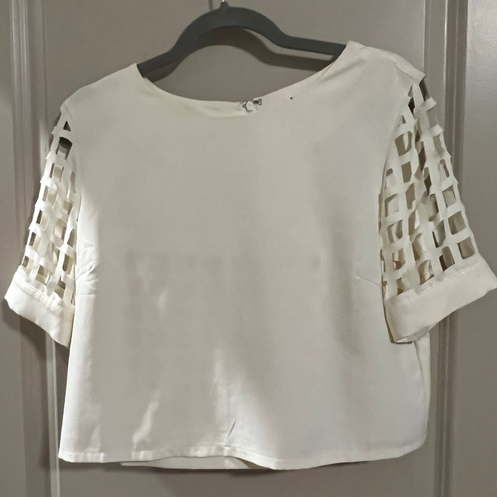 Stylish Cream Women's skirt set with Lattice Sleeves